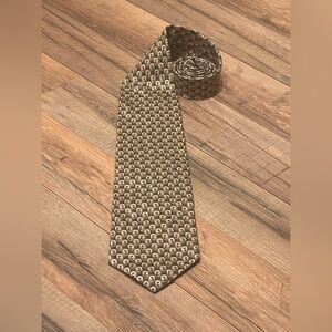 Roundtree & Yorke Gold Geometric Pattern Tie pure Silk Hand Made In USA